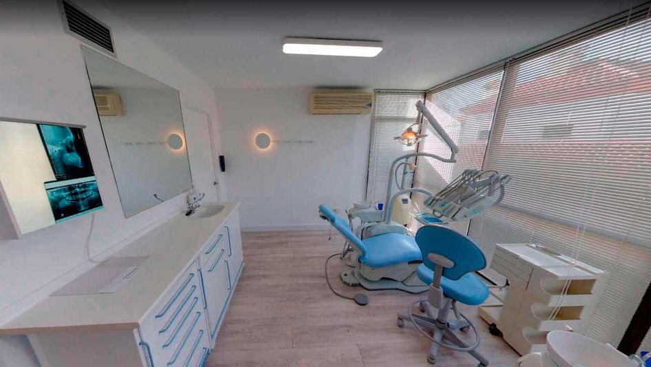 Clínica Dental Doctor Catalán slider v2 1